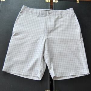 Nicklaus Size: 32 White & Gray Plaid Golf Shorts